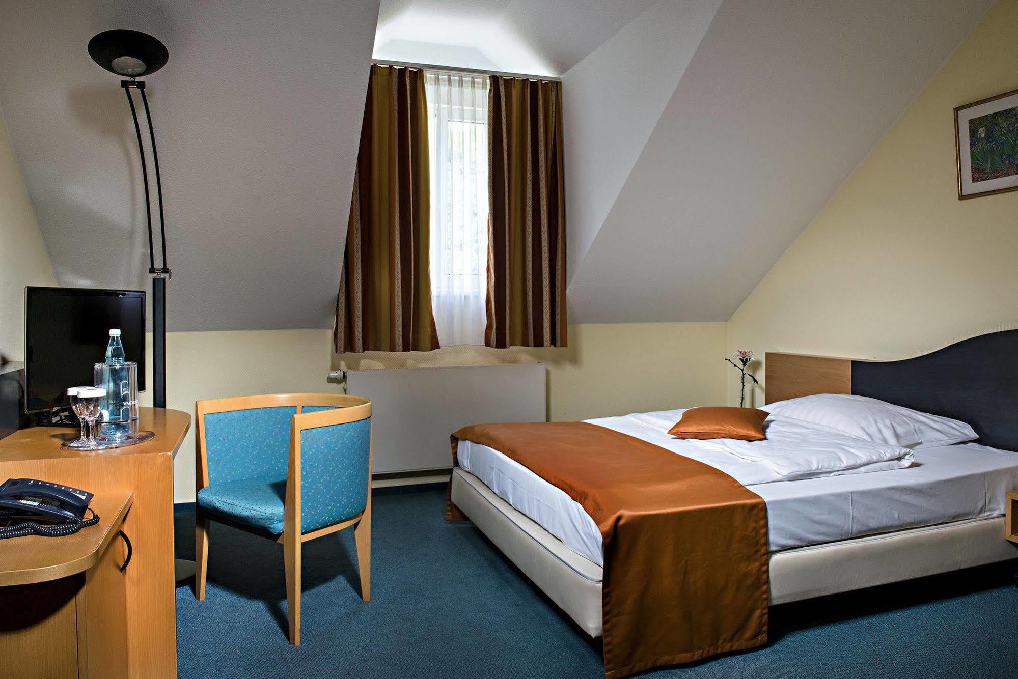 H+ Hotel Erfurt Exterior photo